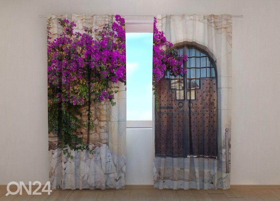 Pimennysverhot Purple Bush and Old Door kuvasuurennos