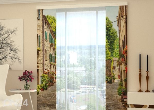 Läpinäkyvä paneeliverho Narrow street in Italy 80x240 cm