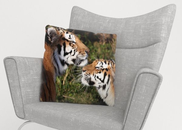 Koristetyynyliina Tigers Devotion 50x50 cm